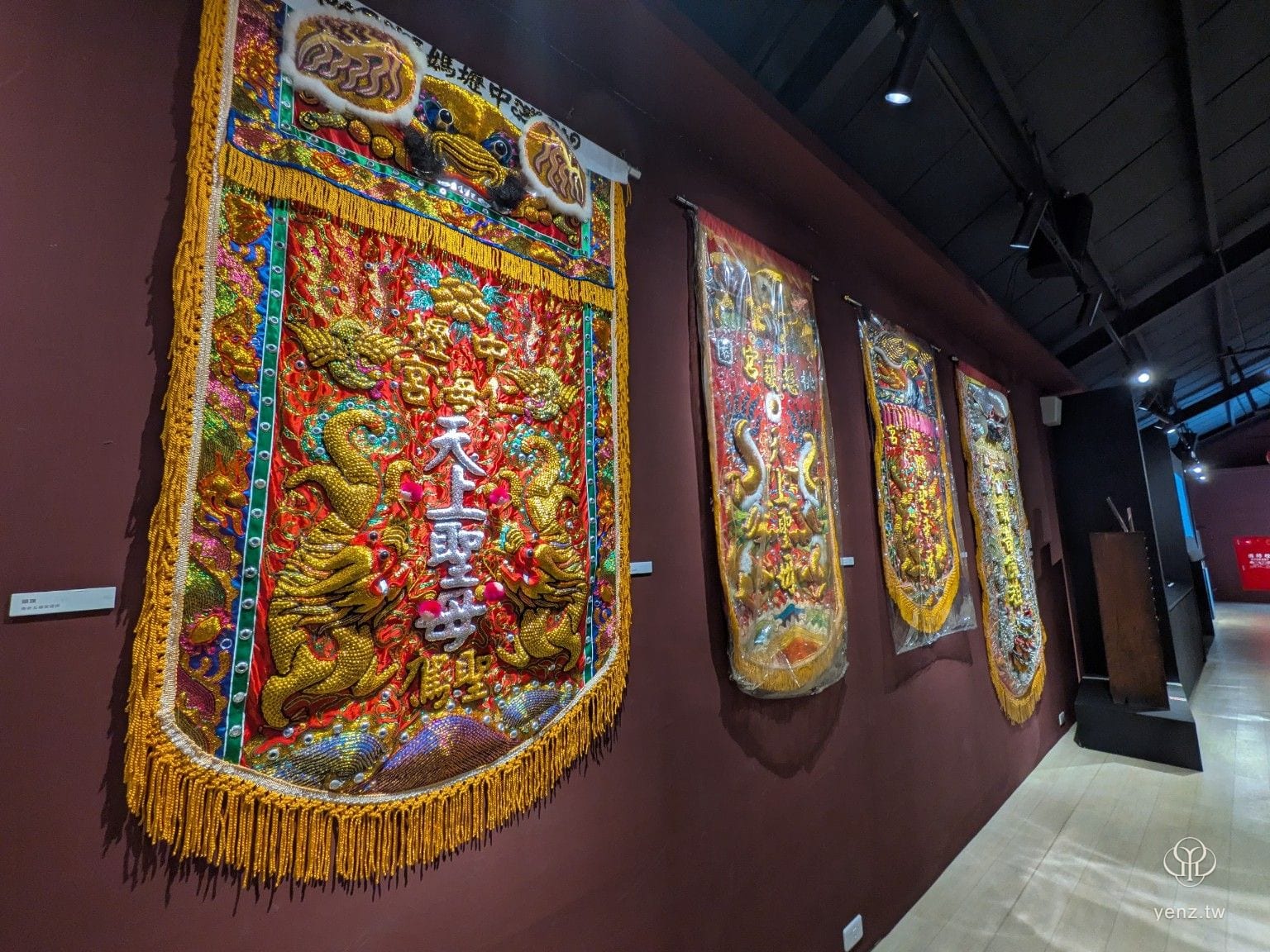 民俗節慶館繡旗與頭旗展示