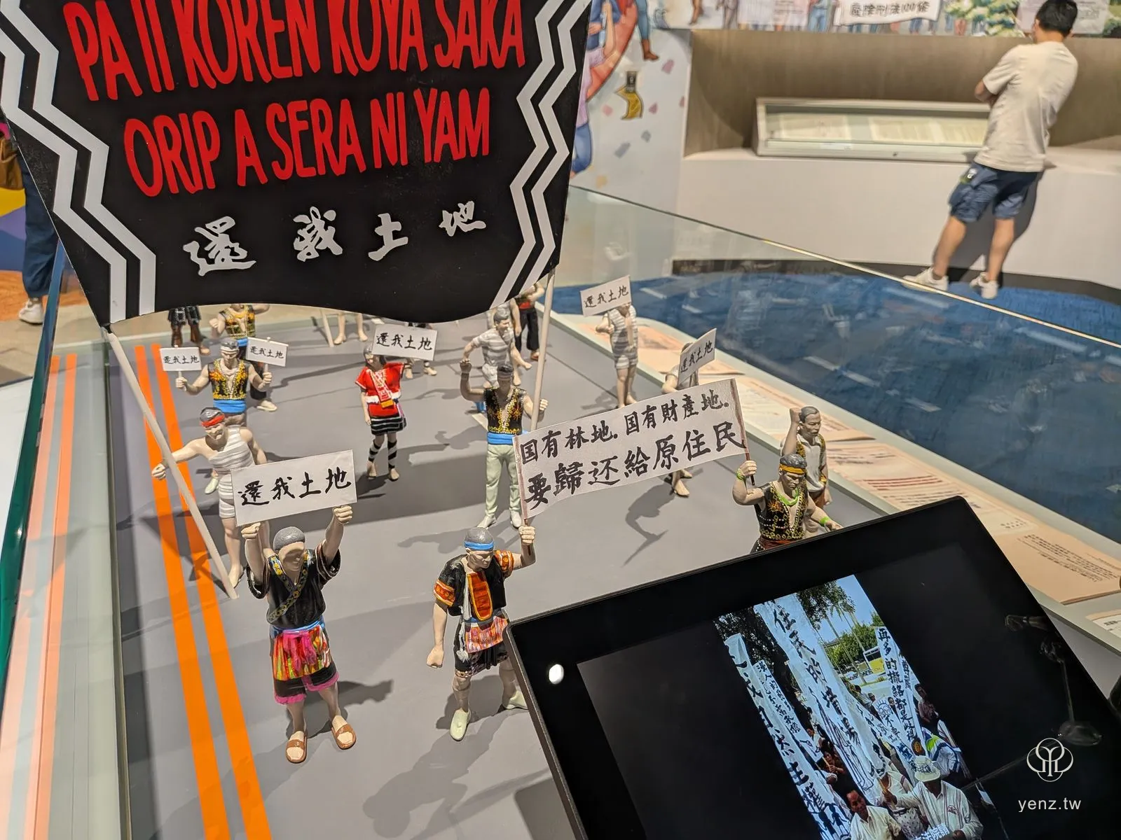 第五單元弧形投影牆，台北 101 天際線與國際醫療合作影像。