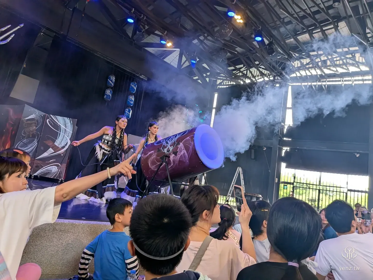 乾冰大砲噴向觀眾席